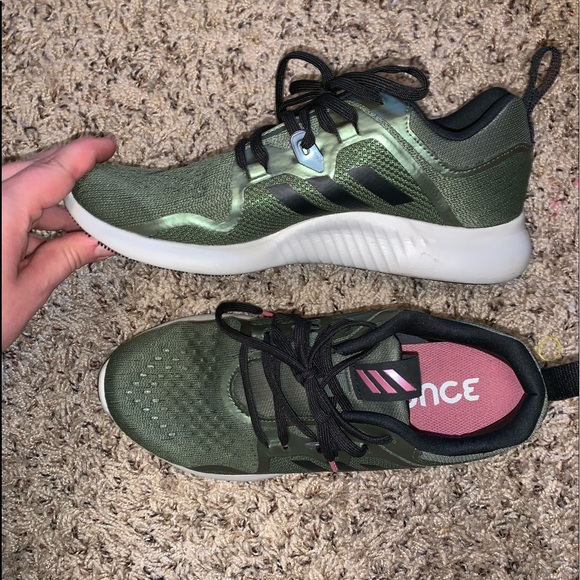 Gym shoes - Picture 3 of 4